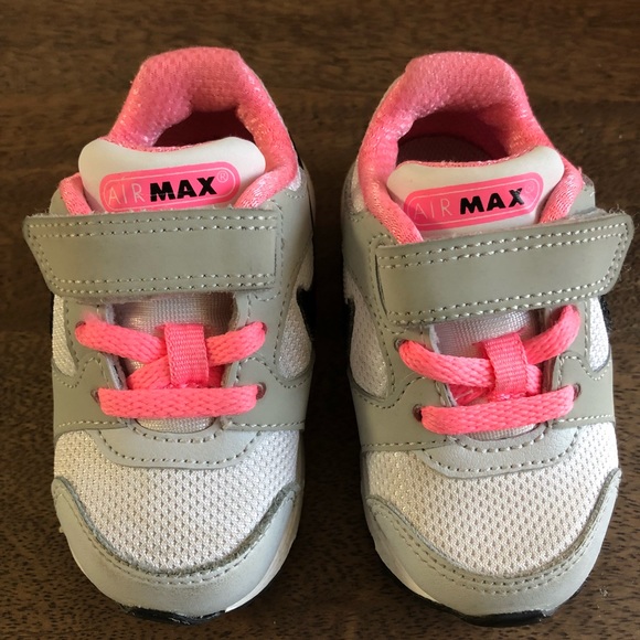 girls nike trainers size 5